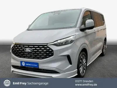 Neu Ford Tourneo Titanium 170 PS (125 kW) 2026 Grau Kombi