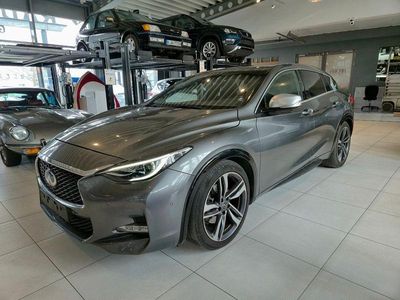Grau Gebraucht 2016 Infiniti Q30 Premium Limousine | 9.990 € (Fairer Preis)