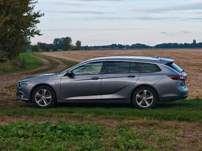 Gebraucht Opel Insignia Dynamic 165 PS (121 kW) 2017 Grau Kombi