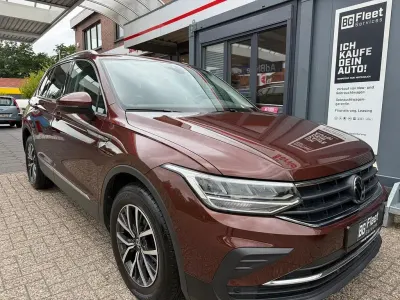 Gebraucht VW Tiguan Life 122 PS (89 kW) 2022 Braun SUV