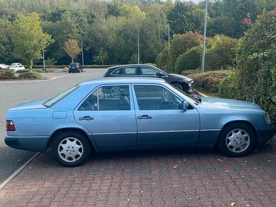 Blau Gebraucht 1990 Mercedes E230 Limousine | 4.300 €