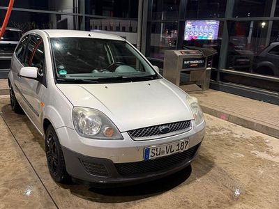 Gebraucht Ford Fiesta 60 PS (44 kW) 2005 Silber Kleinwagen