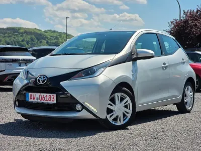 Brugt Toyota Aygo X-play 69 HK (50 kW) 2018 Sølv Hatchback
