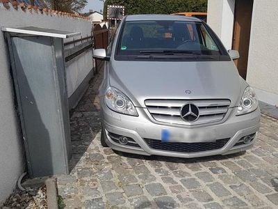 Gebraucht Mercedes 200 140 PS (102 kW) 2009 Silber Limousine
