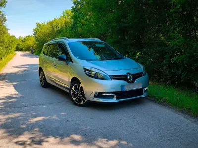 Gebraucht Renault Scenic E-Tech Bose Edition 110 PS (80 kW) 2014 Silber Limousine