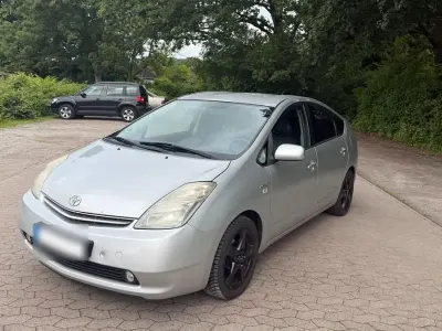 Gebraucht Toyota Prius 77 PS (56 kW) 2008 Silber Kleinwagen
