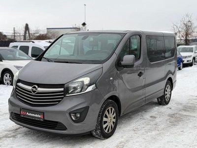 Grau Gebraucht 2016 Opel Vivaro Van / Kleinbus | 11.000 € (Fairer Preis)