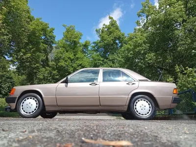 Gebraucht Mercedes 190 148 PS (108 kW) 1991 Braun Limousine
