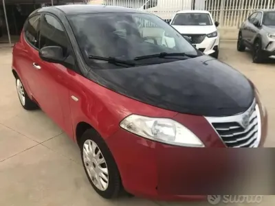 Usata Lancia Ypsilon 69 CV (50 kW) 2012 Rosso Utilitaria