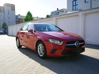 Gebraucht Mercedes A180 136 PS (100 kW) 2018 Rot Limousine