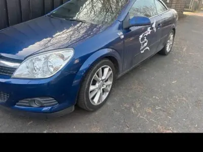 Używany Opel Astra Cabriolet 140 KM (102 kW) 2008 Niebieski Kabriolet