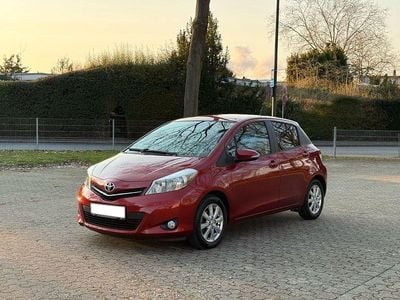 Gebraucht Toyota Yaris Edition 99 PS (72 kW) 2013 Rot Kleinwagen