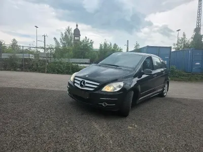 Gebraucht Mercedes B200 140 PS (102 kW) 2009 Schwarz Van / Kleinbus