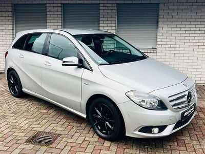 Gebraucht Mercedes 180 109 PS (80 kW) 2012 Silber Limousine