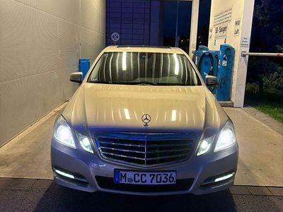 Gebraucht Mercedes E200 Avantgarde 184 PS (135 kW) 2010 Gold Limousine