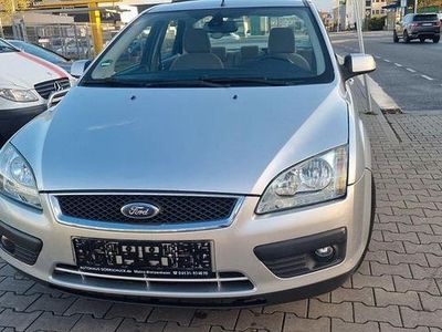 Gebraucht Ford Focus Ghia 101 PS (74 kW) 2007 Silber Limousine