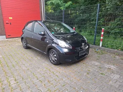 Gebraucht Toyota Aygo Cool 68 PS (50 kW) 2012 Schwarz Kleinwagen