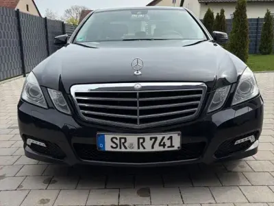 Gebraucht Mercedes E220 Avantgarde 170 PS (125 kW) 2009 Schwarz Limousine