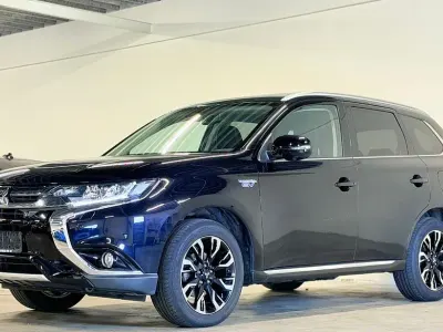 Gebraucht Mitsubishi Outlander P-HEV Top 189 PS (139 kW) 2016 Schwarz SUV