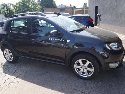 Gebraucht Dacia Sandero Prestige 90 PS (66 kW) 2014 Schwarz Limousine