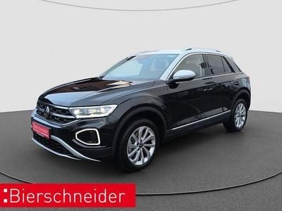 Deep black perleffekt (metallic) Gebraucht 2024 VW T-Roc Style SUV | 26.790 € (Superpreis)