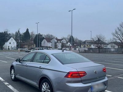 Gebraucht VW Passat Highline 120 PS (88 kW) 2019 Grau Limousine