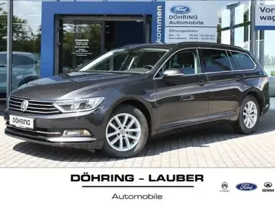 Gebraucht VW Passat Comfortline 150 PS (110 kW) 2017 Mangan grau Kombi