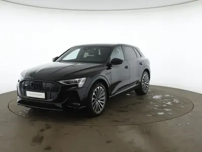 Używany Audi e-tron S-Line 300 kW (408 KM) 2023 Czarny SUV