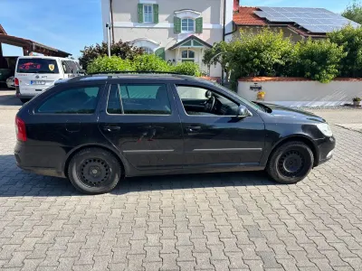 Gebraucht Skoda Octavia Ambition 122 PS (89 kW) 2012 Schwarz Kombi