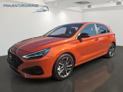 Gebraucht Hyundai i30 Advantage 120 PS (88 kW) 2024 Jupiter orange / met Limousine