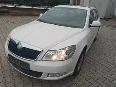 Gebraucht Skoda Octavia Ambiente 105 PS (77 kW) 2010 Weiß Kombi