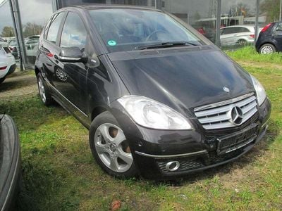 Gebraucht Mercedes A160 95 PS (69 kW) 2012 Kosmosschwarz  metalliclack Kleinwagen