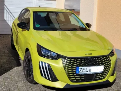 Occasion Peugeot 208 101 PK (74 kW) 2024 Geel Hatchback