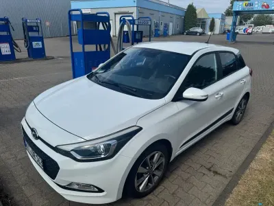 Gebraucht Hyundai i20 Edition 84 PS (61 kW) 2017 Weiß Limousine