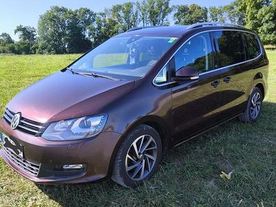 Rot Gebraucht 2017 VW Sharan Sound Van / Kleinbus | 19.990 € (Teuer)