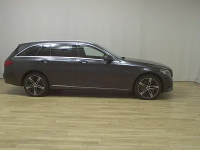 Gebraucht Mercedes C300e Avantgarde 306 PS (225 kW) 2020 Grau Limousine