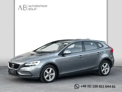 Gebraucht Volvo V40 Momentum 152 PS (111 kW) 2017 Grau Limousine