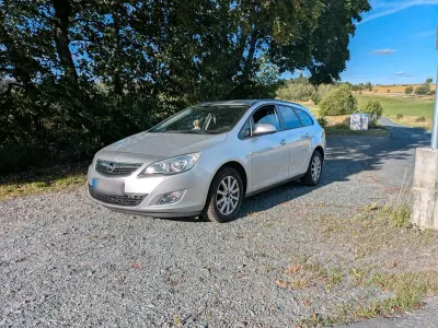 Gebraucht Opel Astra 140 PS (102 kW) 2011 Silber Kombi