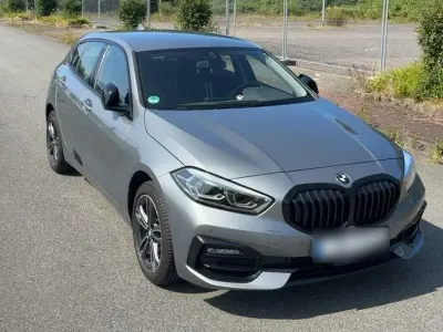 Gebraucht BMW 118 Sport Line 136 PS (100 kW) 2022 Grau Limousine