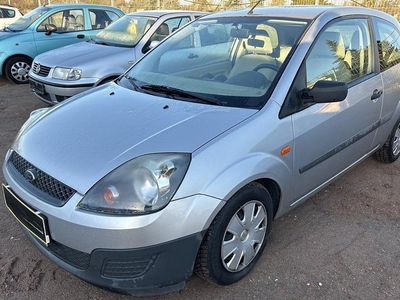 Gebraucht Ford Fiesta Ambiente 80 PS (58 kW) 2006 Silber Limousine