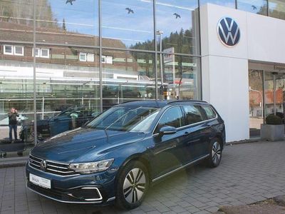 Gebraucht VW Passat GTE 156 PS (114 kW) 2022 Aquamarinblau Kombi