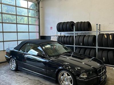 Schwarz Gebraucht 1996 BMW 328 Cabriolet M Sport Cabrio | 15.900 €