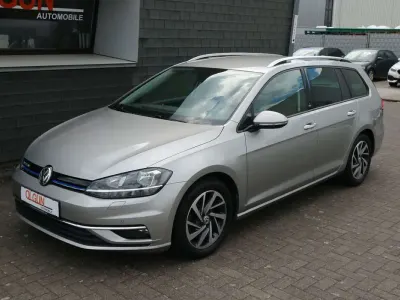 Używany VW Golf VII Sound 131 KM (96 kW) 2017 Srebrny Kombi