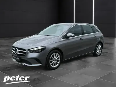 Gebraucht Mercedes B200 Business 163 PS (119 kW) 2022 Mountaingrau metallic Kleinwagen