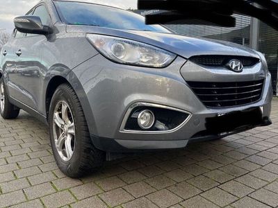 gebraucht Hyundai ix35 Premium AWD/AUTOMATIK/LEDER/PDC/NAVI/SITZH.