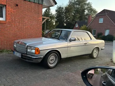 Używany Mercedes 230 109 KM (80 kW) 1978 Srebrny Coupe
