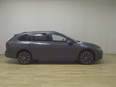 Second-hand VW Golf VIII Life 150 CP (110 kW) 2023 Gri Break