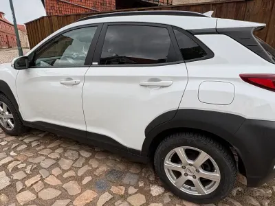Gebraucht Hyundai Kona 120 PS (88 kW) 2020 Weiß SUV