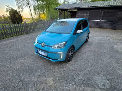 Używany VW e-up! Style 61 kW (83 KM) 2020 Niebieski Hatchback