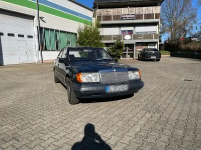 Gebraucht Mercedes 250 94 PS (69 kW) 1989 Blau Limousine